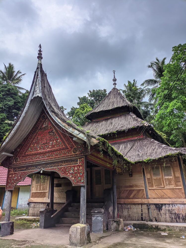 Surau atok ijuk di Sicincin, Kabupaten Sijunjung yang mulai ditinggalkan warga karna kondisi yang mulai rusak. (Genta Andalas/Tasya Anstasya)