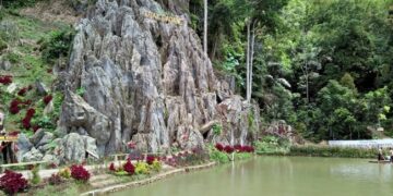 Keindahan Dinding Cadas Bukit Baka dan kolam Luak Gadang yang mempesona