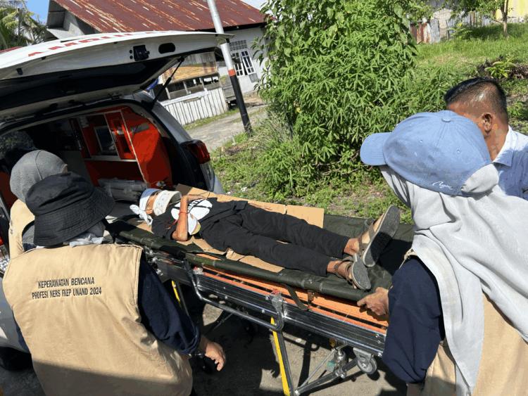 Rawan Bencana Gempa Bumi, Mahasiswa Profesi Keperawatan Adakan Simulasi Tanggap Darurat Bencana