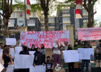 Aksi Tuntut Keadilan Kasus Afif di Depan Polda Sumbar : Keluarga Bicara  Soal Autopsi