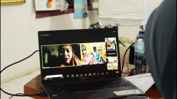 Konsorsium PERMAMPU bersama delapan LSM perempuan anggota PERMAMPU adakan perayaan hari anak sekaligus hari keluarga secara hybrid-Zoom pada Jumat (12/7/2024)