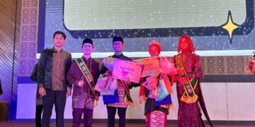 Pemenang Duta Mahasiswa GenRe UNAND 2024/2025 yang diselenggarakan oleh UKM PIKMAG UNAND di Auditorium UNAND pada Sabtu (30/11/2024).
(Genta Andalas/Junivermana Yoga)