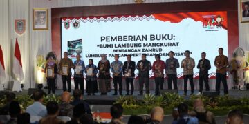 Pemberian Penghargaan Anugerah Adinegoro dan Penghargaan Press Card Number One serta Pena Emas dalam perayaan hari pers nasional, Minggu (9/2/2025) (Tim Kumparan.com)