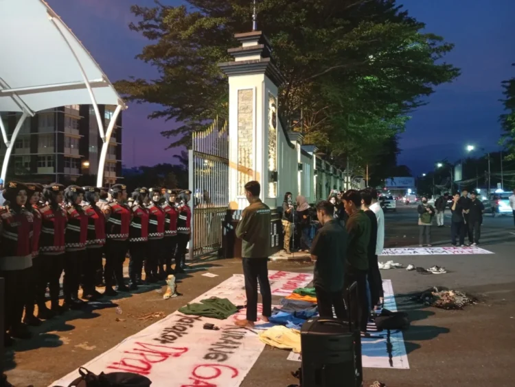 Potret Seruan Aksi Evaluasi 100 Hari Kinerja Kapolda Sumbar