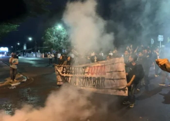 Potret Seruan Aksi Evaluasi 100 Hari Kinerja Kapolda Sumbar