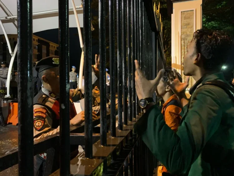 Potret Seruan Aksi Evaluasi 100 Hari Kinerja Kapolda Sumbar