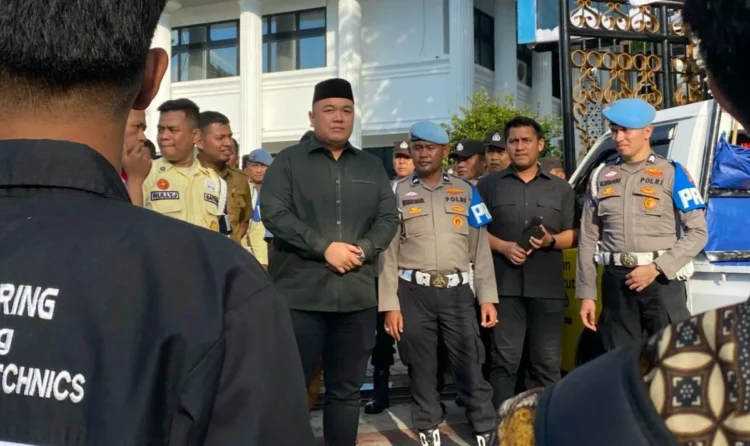 Potret  Aksi KAMMI Sumbar di Depan  Gedung DPRD, Ajukan Tuntuntan Untuk Pemerintahan Prabowo-Gibran
