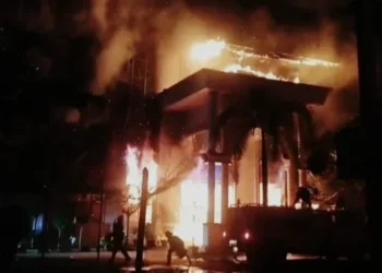 Gedung FKM UNAND Kampus Jati Alami Kebakaran, 7 Unit Mobil Damkar Dikerahkan