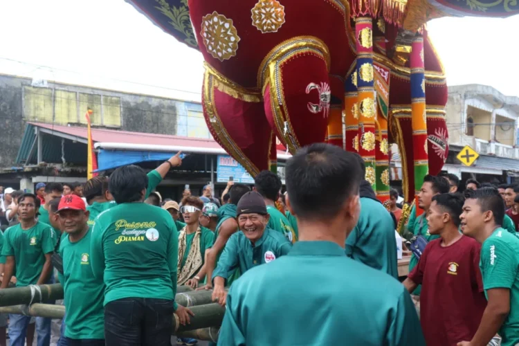 Potret Semarak Hoyak Tabuik Pariaman di Pesisir Barat Sumatra
