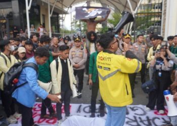 Potret Aksi Ribuan Massa Tuntut Reformasi Polisi