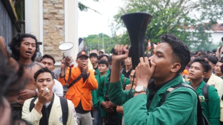 Potret Aksi Ribuan Massa Tuntut Reformasi Polisi