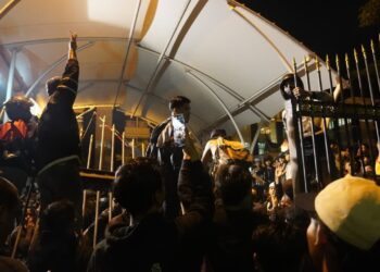 Driver Ojol Tewas Dilindas, Ribuan Massa Kepung Polda Sumbar