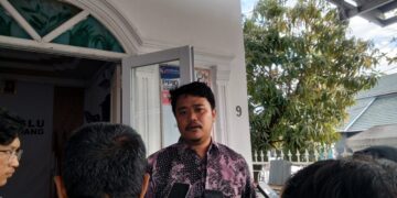 Ketua Bawaslu Padang, Eris Nanda, saat diwawancarai oleh awak media, Rabu (10/9/2025)(Genta Andalas/Zulkifli Ramadhani)