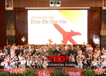 Foto bersama Xnovators dengan anggota dan Speakers pada main event Tedx UNAND, pada Minggu (15/02/2026) (Dokumen Pribadi)